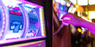 Responsible gaming message beside Big Bass Splash entertainment for Bangladesh adults